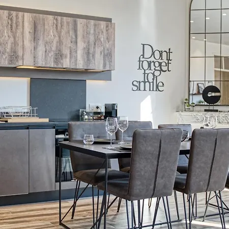 Apartman Superbe 3 Pieces Refait A Neuf Classe 4 Etoiles Avec Ascenseur Et Balcon A Pied De La Et Du Palais Des Festivals *