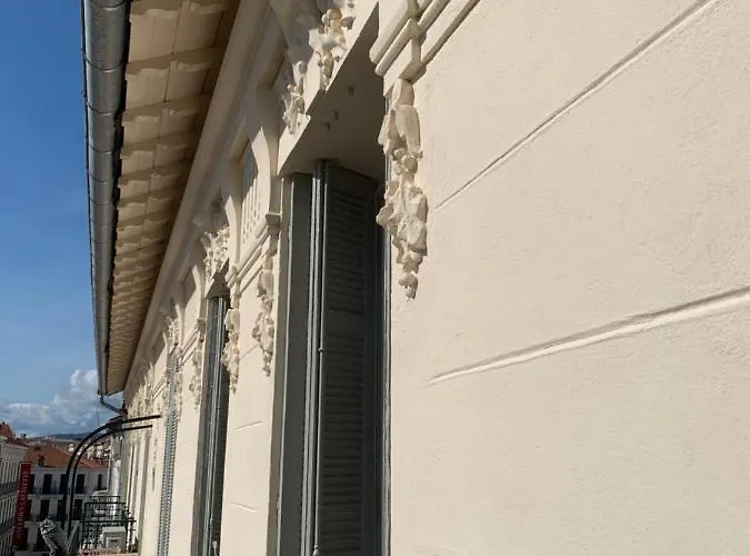 Superbe 3 Pièces Refait à Neuf Classé 4 étoiles Avec Ascenseur Et Balcon à Pied De La Et Du Palais Des Festivals Cannes