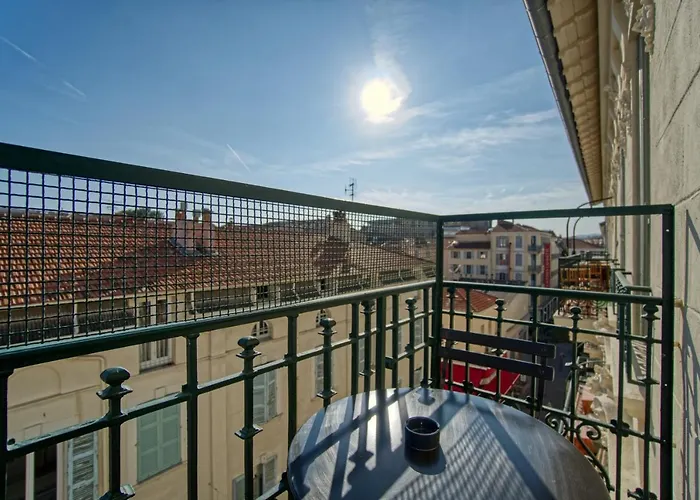 Superbe 3 Pièces Refait à Neuf Classé 4 étoiles Avec Ascenseur Et Balcon à Pied De La Et Du Palais Des Festivals Appartamento