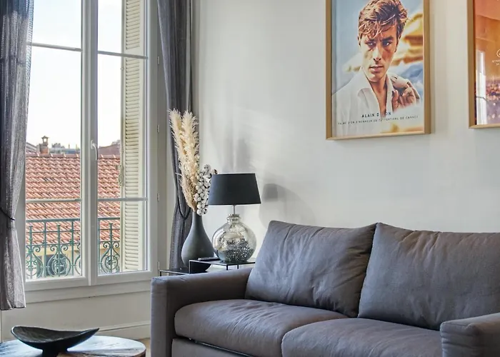 Superbe 3 Pièces Refait à Neuf Classé 4 étoiles Avec Ascenseur Et Balcon à Pied De La Et Du Palais Des Festivals * Cannes