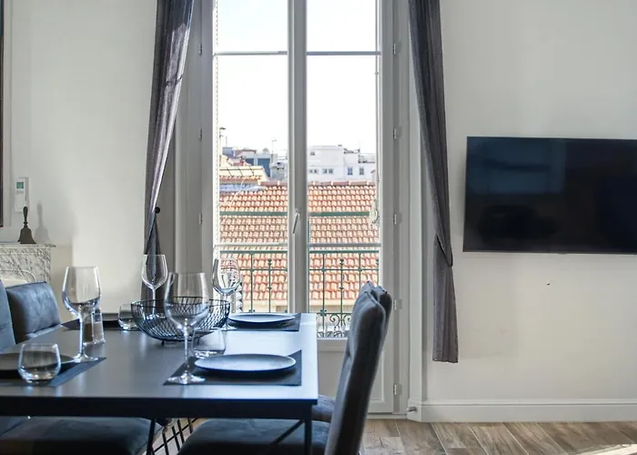 Superbe 3 Pièces Refait à Neuf Classé 4 étoiles Avec Ascenseur Et Balcon à Pied De La Et Du Palais Des Festivals * Cannes